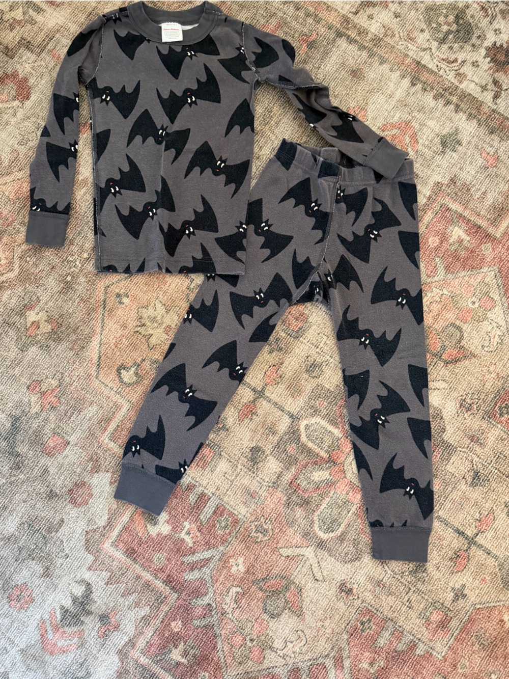Hanna Andersson Gray Bat Print Pajama Set